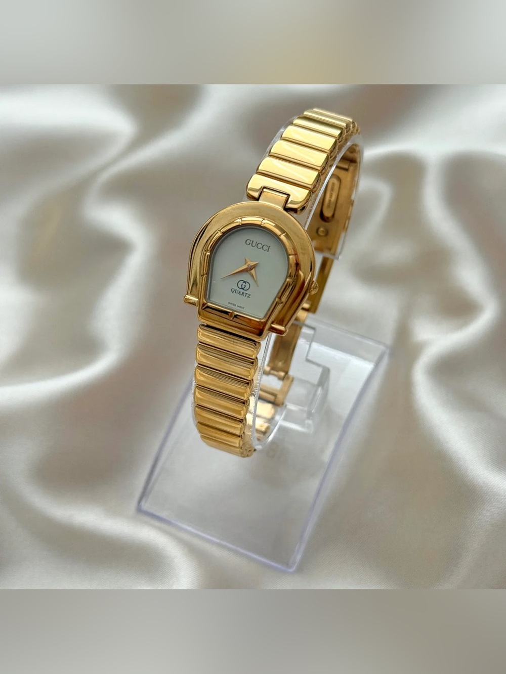 AUTHENTIC RARE GUCCI HORSESHOE GOLD WATCH - Picture 4 of 9